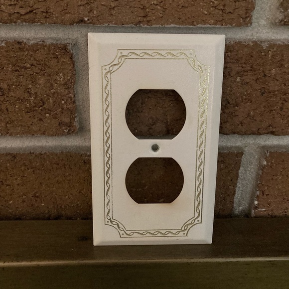 Vintage Wall Outlet Cover Plate - Picture 2 of 5